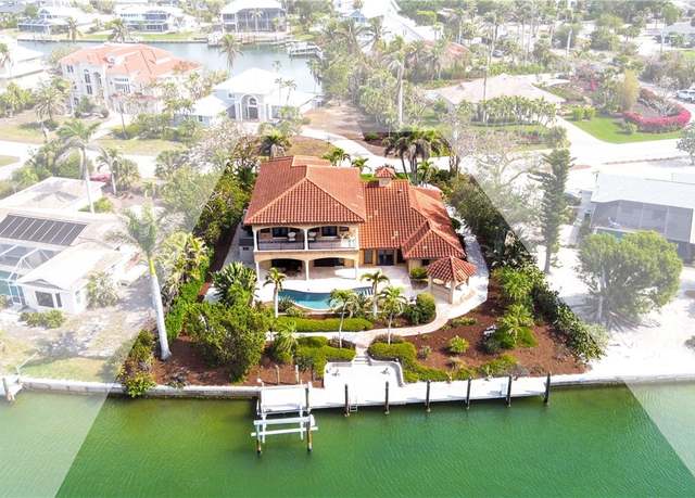 Property at 918 Limpet Dr, Sanibel, FL 33957, 4 beds, 4.5 baths