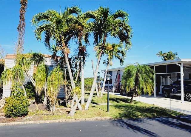 Property at 215 Sun Cir, Fort Myers, FL 33905