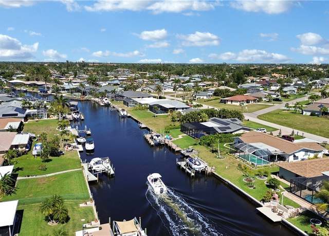 Property at 4524 SE 1st Pl, Cape Coral, FL 33904, 3 beds, 3 baths