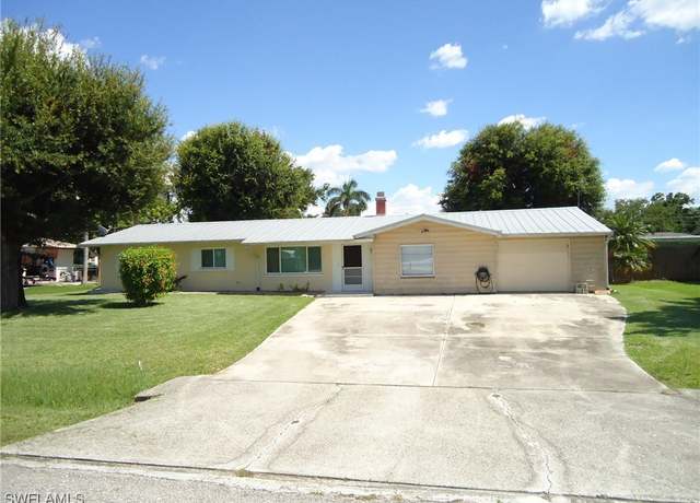 Property at 132 Coral Dr, Fort Myers, FL 33905, 4 beds, 2.5 baths