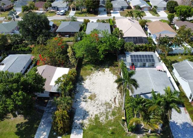 Property at 769 95th Ave N, Naples, FL 34108