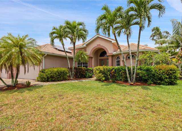 Property at 325 SE 21st St, Cape Coral, FL 33990, 4 beds, 4.5 baths