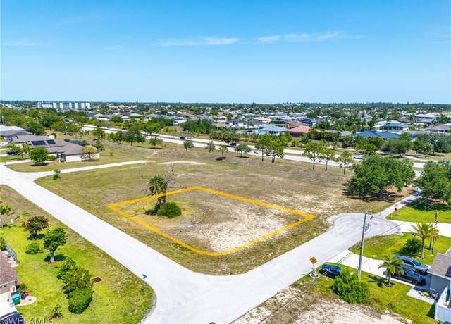 Property at 2422 SW 11th Ave, Cape Coral, FL 33914