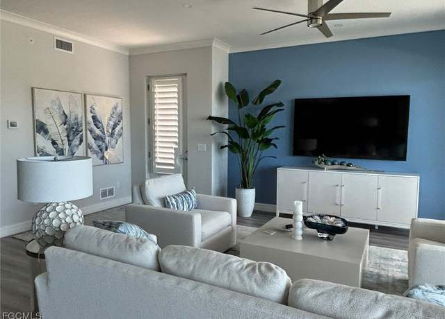 Property at 207 Indies Dr E, Naples, FL 34114, 3 beds, 2 baths