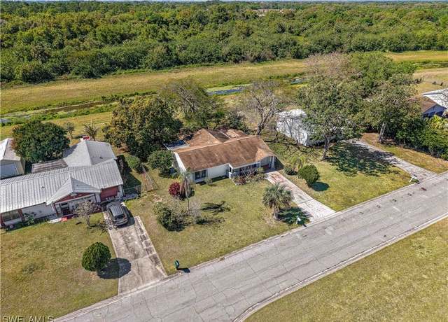 Property at 4039 W Sunflower Cir, Labelle, FL 33935, 3 beds, 2 baths