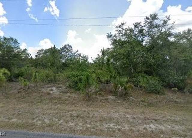 Property at 1833 Lindenwood Dr, Lehigh Acres, FL 33972