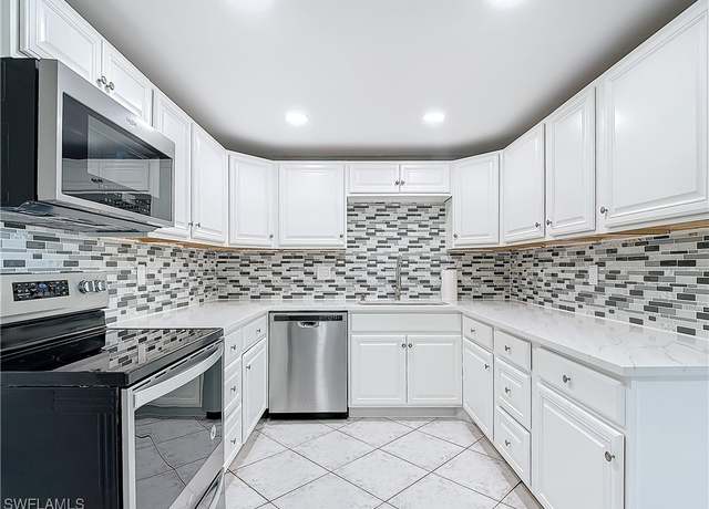Property at 4802 Albacore Ln, Fort Myers, FL 33919, 3 beds, 2.5 baths
