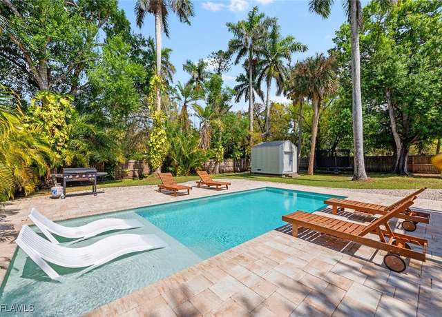 Property at 2723 Second St, Fort Myers, FL 33916, 3 beds, 2.5 baths
