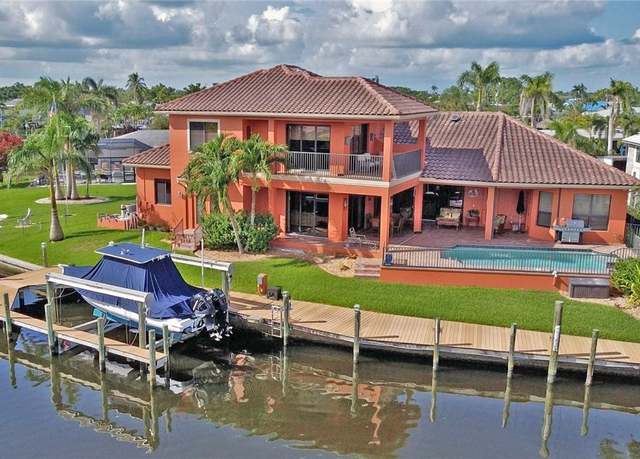 Property at 447 Avalon Dr, Cape Coral, FL 33904, 3 beds, 3.5 baths