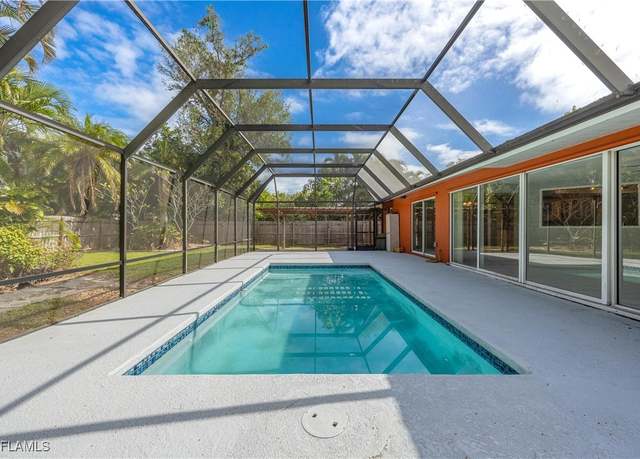 Property at 71 Mentor Dr, Naples, FL 34110, 3 beds, 2.5 baths