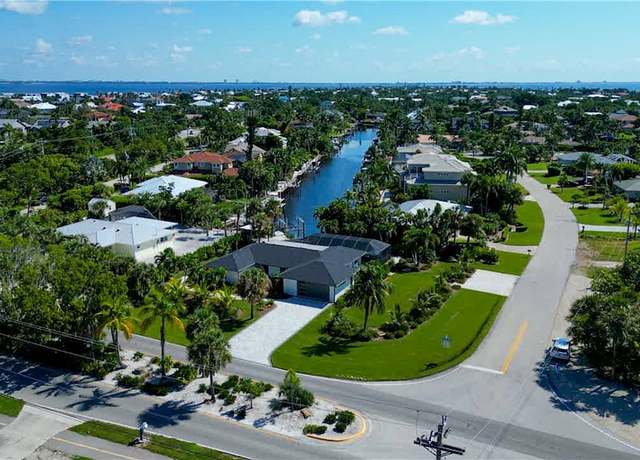 Property at 1022 Lindgren Blvd, Sanibel, FL 33957, 3 beds, 2 baths