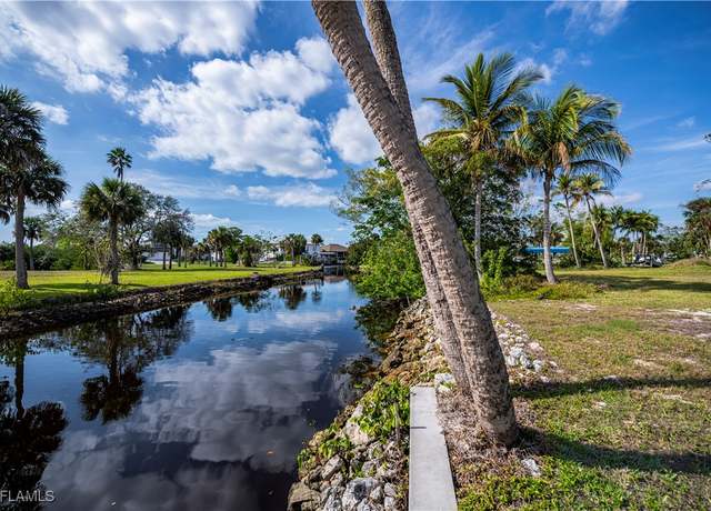 Property at 27210 Del Ln, Bonita Springs, FL 34135