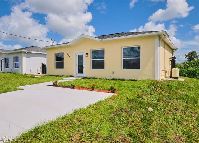 Property at 23041 Roundtree Ave E, Alva, FL 33920, 2 beds, 2 baths