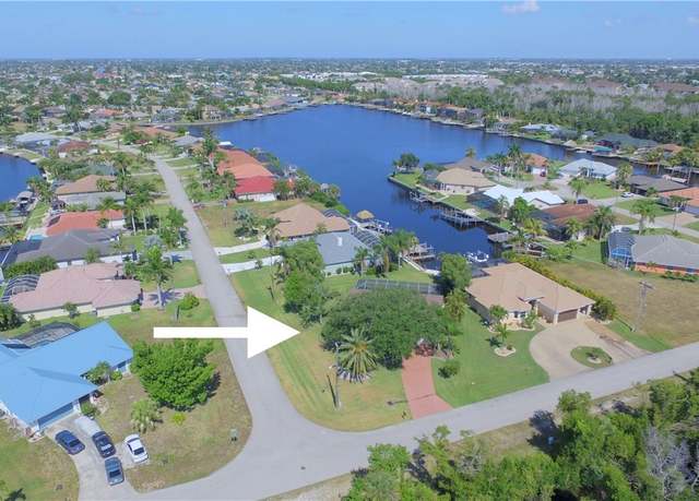 Property at 1952 SE 21st Ct, Cape Coral, FL 33990, 3 beds, 2 baths