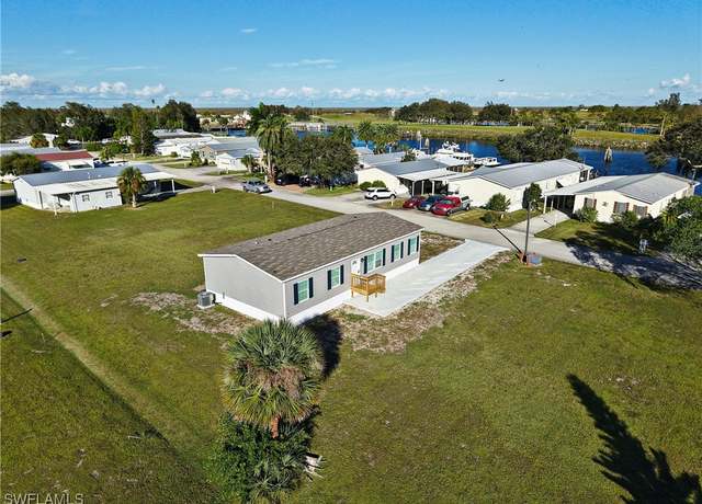 Property at 864 Yacht Club Way NW, Moore Haven, FL 33471, 3 beds, 2 baths