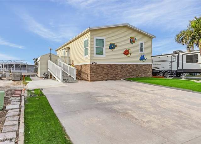 Property at 2901 York Rd, St James City, FL 33956, 2 beds, 2 baths