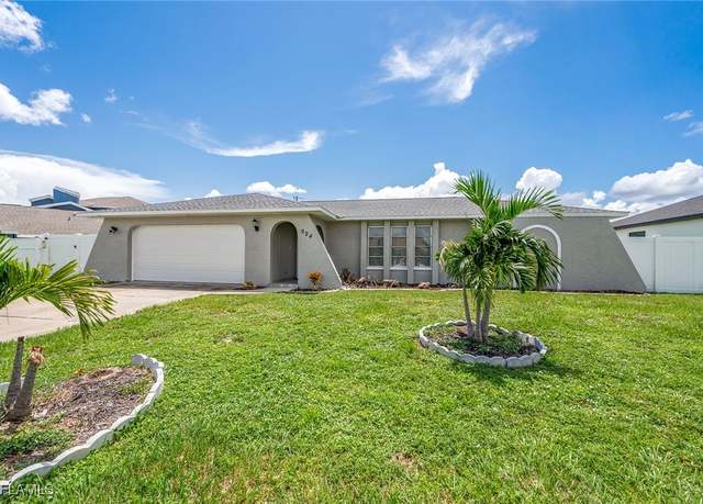 Property at 924 SE 15th Ter, Cape Coral, FL 33990, 3 beds, 2 baths