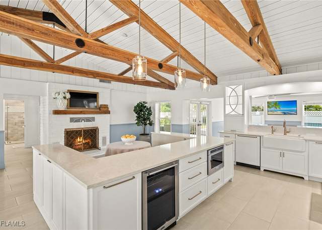 Property at 1219 Osceola Dr, Fort Myers, FL 33901, 3 beds, 3 baths