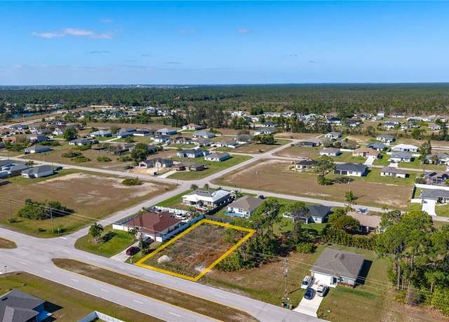 Property at 4004 W Gator Cir, Cape Coral, FL 33909
