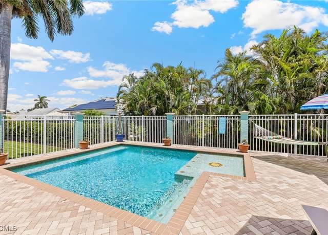 Property at 17593 Moorfield Dr, Fort Myers, FL 33908, 4 beds, 3 baths