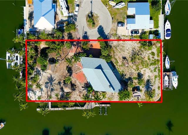 Property at 3544 Emerald Ave, St. James City, FL 33956, 1 bed, 3 baths