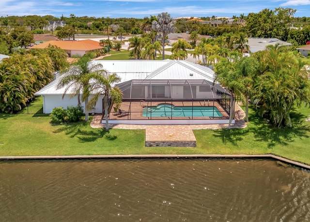 Property at 6953 Wittman Dr, Fort Myers, FL 33919, 4 beds, 3 baths