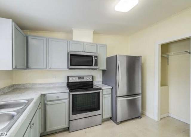 Property at 16010 Siesta Dr, Fort Myers, FL 33908, 4 beds, 2 baths