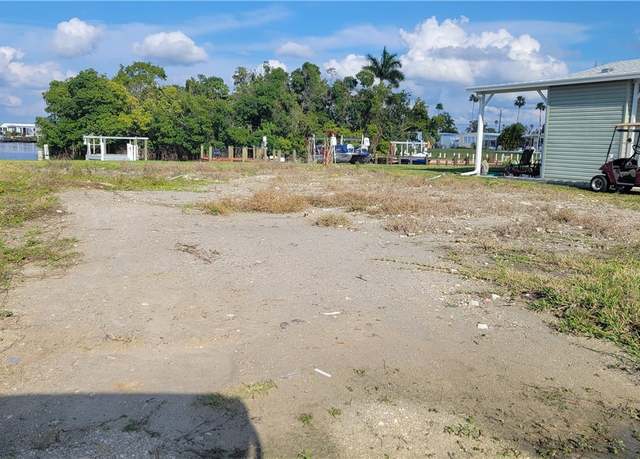 Property at 324 Shoreland Dr, Fort Myers, FL 33905