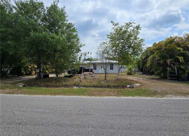 Property at 1317 Garden St, Labelle, FL 33935, 4 beds, 2 baths