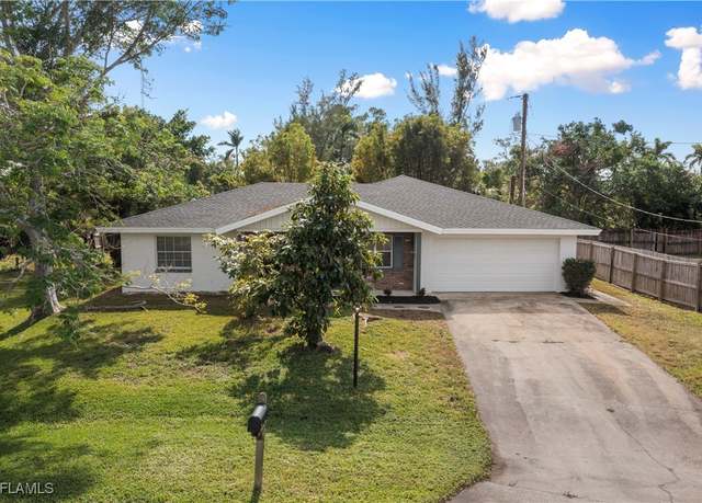 Property at 930 Entrada Dr N, Fort Myers, FL 33919, 3 beds, 2 baths