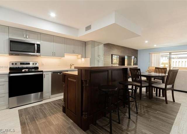 Property at 833 Meadowland Dr Unit 13-5, Naples, FL 34108, 3 beds, 2.5 baths