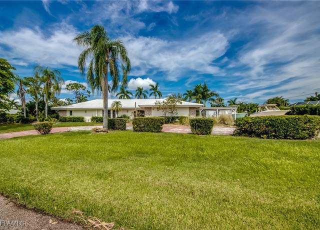 Property at 3651 Putter Point Ln, Fort Myers, FL 33919, 4 beds, 3 baths