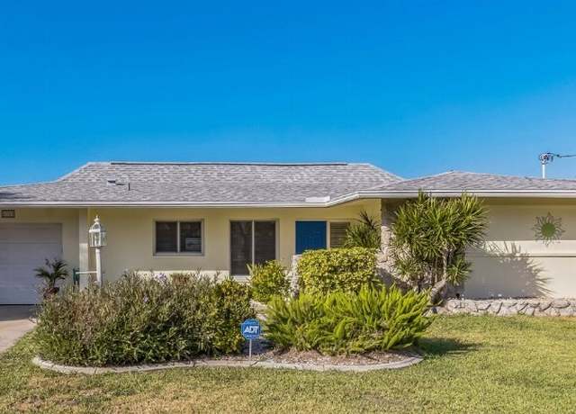 Property at 1322 SE 42nd St, Cape Coral, FL 33904, 3 beds, 2 baths