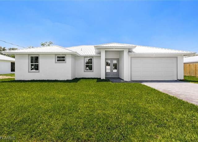 Property at 385 4th Ave, Labelle, FL 33935, 3 beds, 2 baths