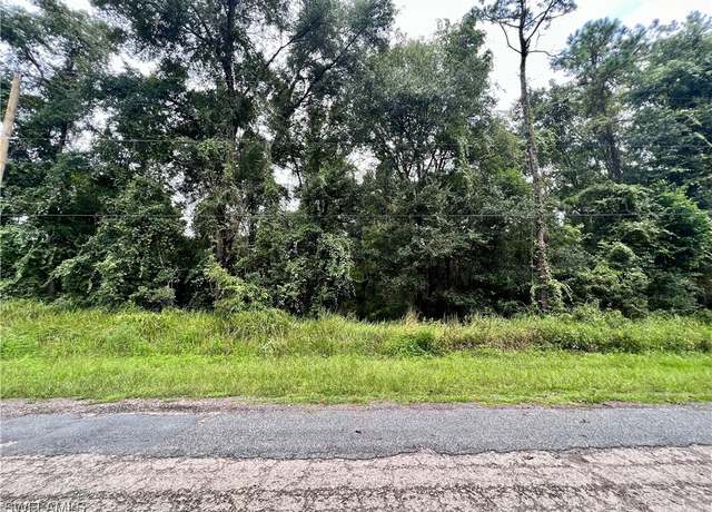 Property at 303 W Eridani Ct, Citrus Springs, FL 34494