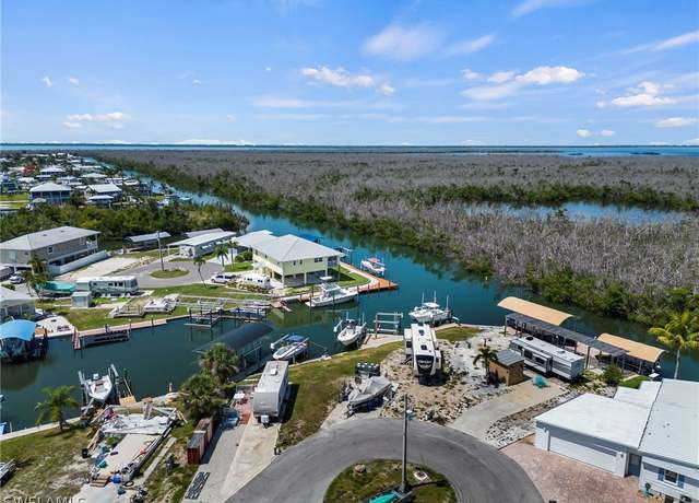 Property at 3941 Blueberry Ln, FL 33956