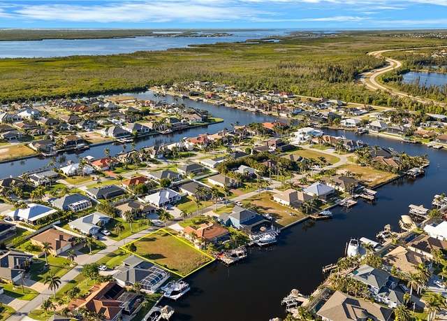 Property at 2555 SW 28th Ave, Cape Coral, FL 33914