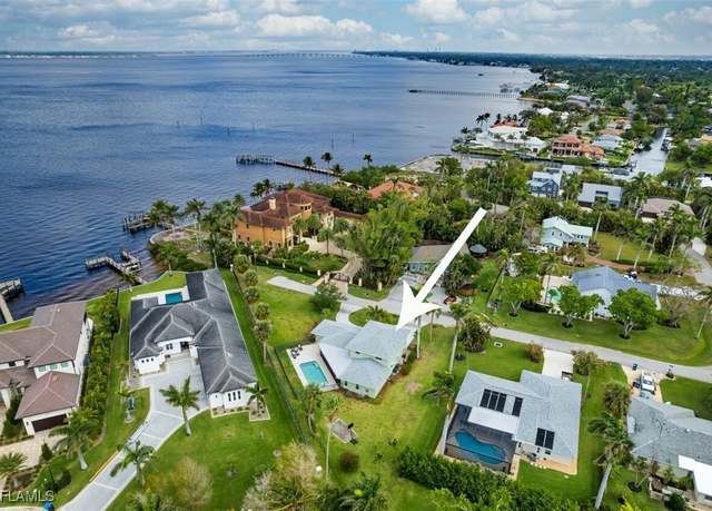 Property at 512 Peck Ave, Fort Myers, FL 33919, 4 beds, 2.5 baths