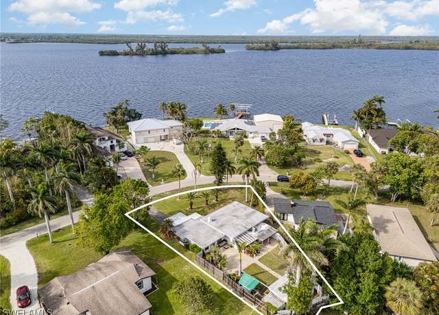 Property at 4464 E Riverside Dr, Fort Myers, FL 33905, 2 beds, 2 baths