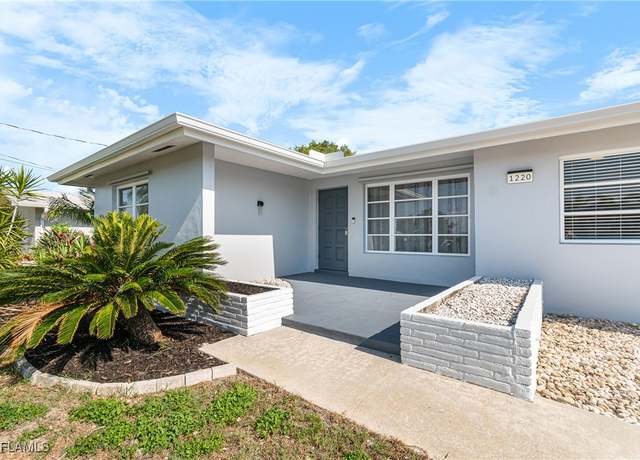 Property at 1220 SE 32nd St, Cape Coral, FL 33904, 3 beds, 2 baths