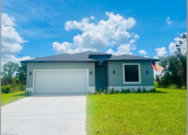 Property at 8045 Oakleaf Cir, Labelle, FL 33935, 4 beds, 3 baths
