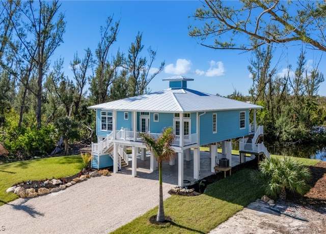 Property at 3811 Crestwell Ct, St. James City, FL 33956, 3 beds, 3 baths