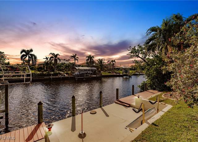 Property at 212 SE 31st Ter, Cape Coral, FL 33904, 4 beds, 3.5 baths