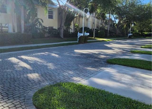 Property at 1240 Shady Rest Ln #104, Naples, FL 34103, 3 beds, 2 baths