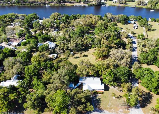 Property at 200 Riverview Dr, Labelle, FL 33935, 3 beds, 2 baths