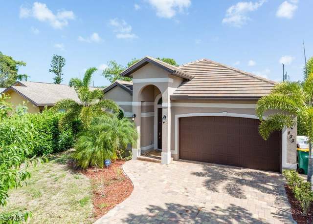 Property at 833 109th Ave N, Naples, FL 34108, 4 beds, 3 baths