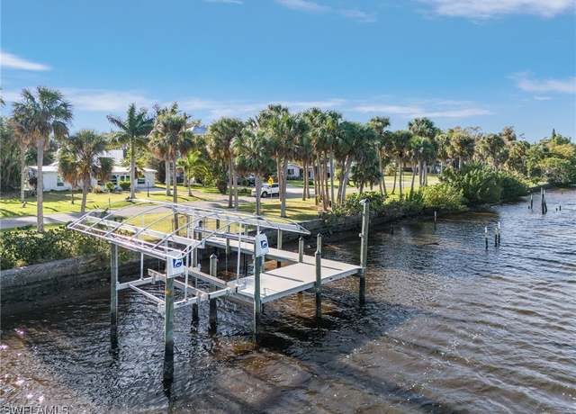 Property at 4826 E Riverside Dr, Fort Myers, FL 33905, 3 beds, 3 baths