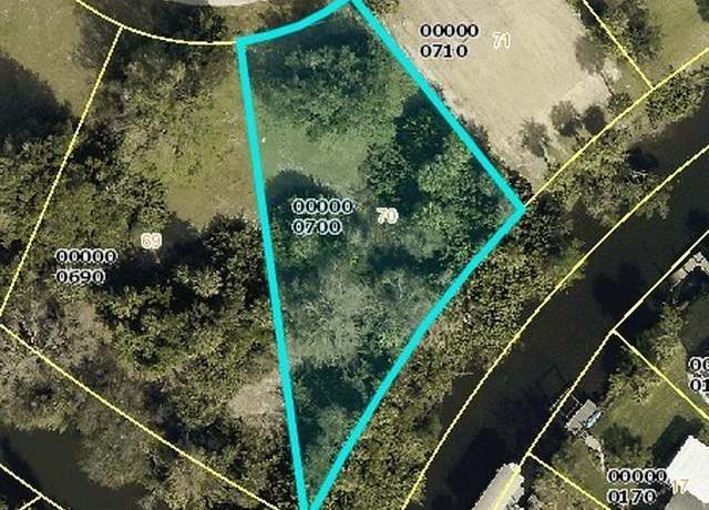 Property at 935 Iris Dr, North Fort Myers, FL 33903