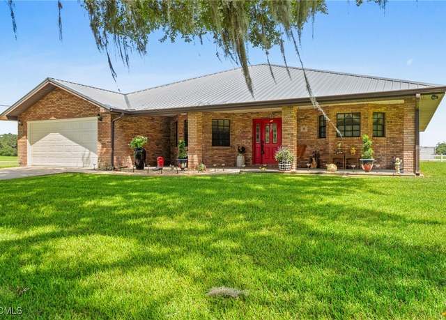 Property at 2475 Frontier Cir, Labelle, FL 33935, 3 beds, 2 baths
