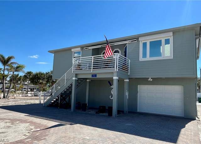 Property at 75 Friendship Ln, Englewood, FL 34223, 2 beds, 4 baths